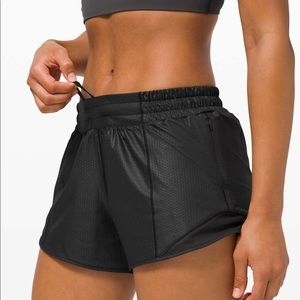LULULEMON Black Embossed Shorts ~ size 6